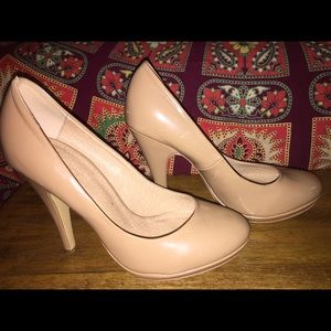 Colin Stuart nude 4.5” heels pumps Sz 8